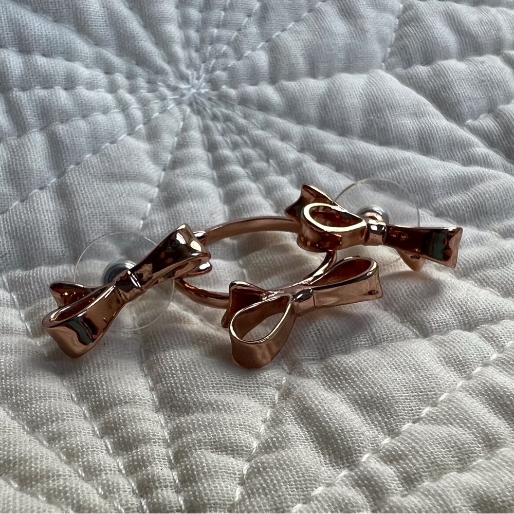 Classic Kate Spade bow ring and matching earrings set